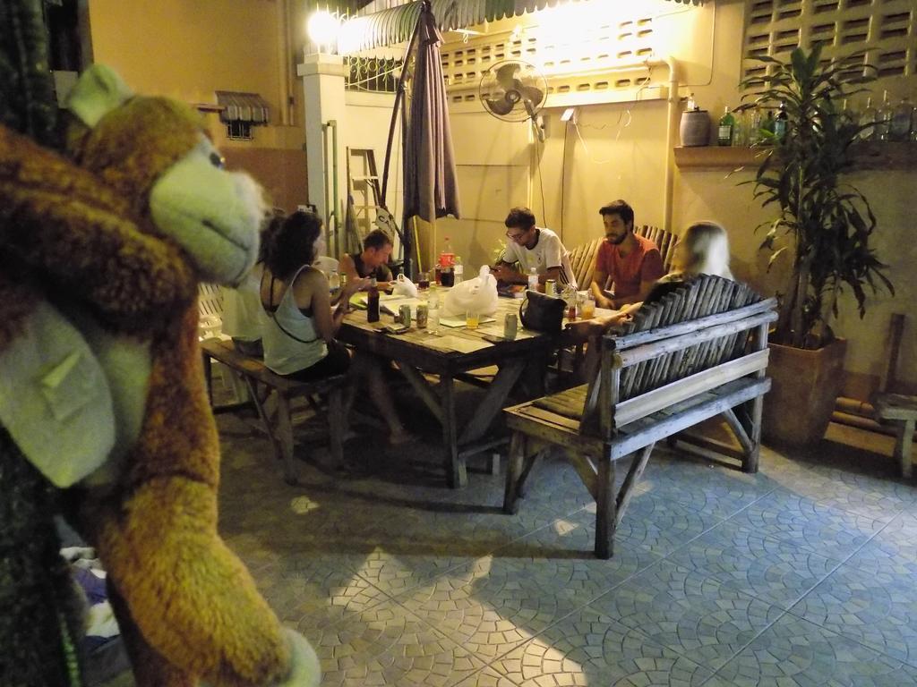 The Oasis Hostel (Adults Only) Bangkok Eksteriør bilde